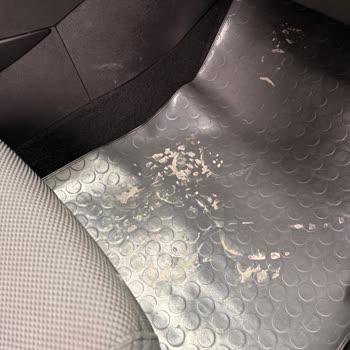 Vale Hizmetinde Araç İçinin Çamura Dönüştürülmesi Ve Cevapsız Şikayet