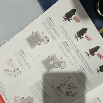 Anka Kırmızı Oyun Koltuğunda Eksik Parçalar Ve Montaj Anahtarı