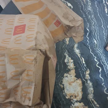 Islak Hamburger Ve Patates, Dökülmüş Kola: Yemeksepeti Siparişinde Kalite Sorunu