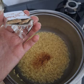 Geçerli Son Kullanma Tarihli İndomie Baharat Paketi Bozulması Ve Hijyen Şikayeti