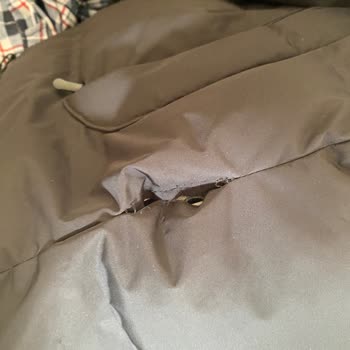 Pull & Bear Şişme Montta Dikiş Hatası Nedeniyle Ürün Ayrıldı