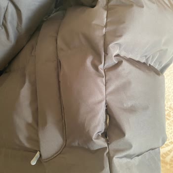 Pull & Bear Şişme Montta Dikiş Hatası Nedeniyle Ürün Ayrıldı