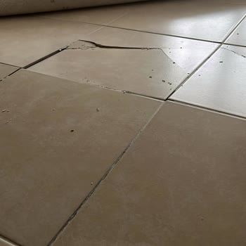 Kendiliğinden Oluşan Fayans Hasarı Kapsam Dışı Olarak Reddedildi