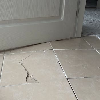 Kendiliğinden Oluşan Fayans Hasarı Kapsam Dışı Olarak Reddedildi