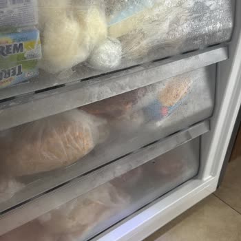 Beko Buzdolabında Dondurucu Buzlanması Sürekli Devam Ediyor Ve Servis Tarafından Tehdit Ediliyorum