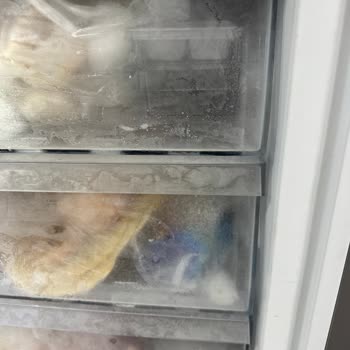 Beko Buzdolabında Dondurucu Buzlanması Sürekli Devam Ediyor Ve Servis Tarafından Tehdit Ediliyorum