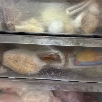 Beko Buzdolabında Dondurucu Buzlanması Sürekli Devam Ediyor Ve Servis Tarafından Tehdit Ediliyorum