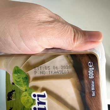 Altınkılıç Kaşarında Açılmamış Yeşil Küf Sağlık Riski Ve Kalite İhlali