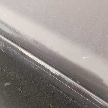 Bağcılar’da Yanlış Konumlandırılan Mantar Taşlar Araçlara Hasar Veriyor