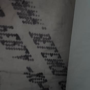 Mutfak Tezgahındaki Çatlaklar Ve Su Sızıntısı Dolapları Zarar Veriyor, Üreticiden Yenileme Talebi