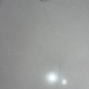 Mutfak Tezgahındaki Çatlaklar Ve Su Sızıntısı Dolapları Zarar Veriyor, Üreticiden Yenileme Talebi