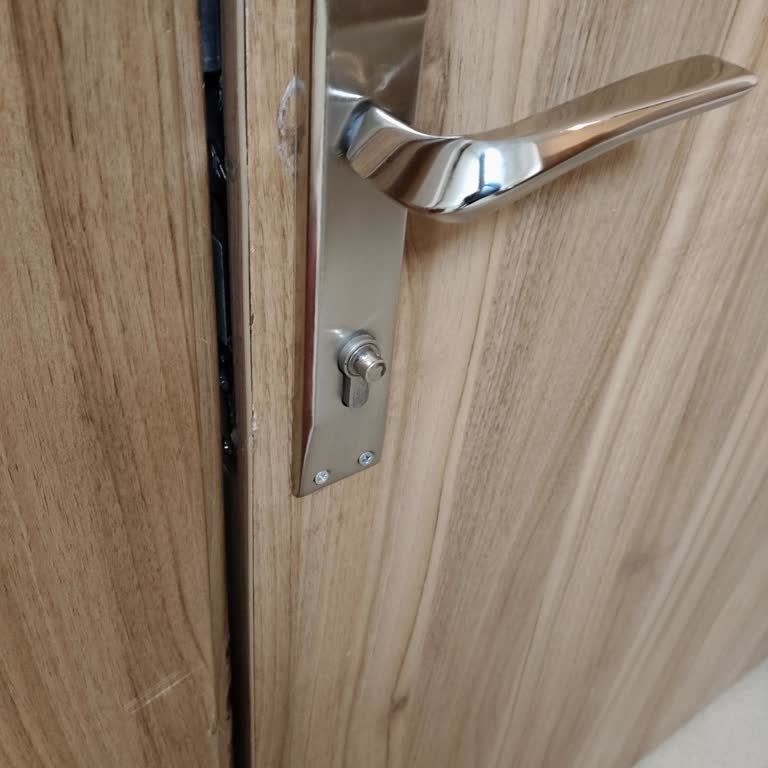 Ameliyat Sonrası Tuvalet Gereksiniminin Karşılanmaması Ve Oda Kilidi Sorunu