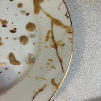 BİM'den Alınan Serel Tahinde Kırmızı Kıl Ve Bebek Sağlığı Endişesi