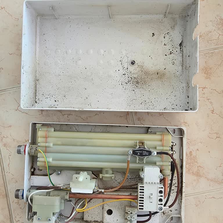 Veito Ani Su Isıtıcı Patlaması Çocuklu Aileyi Tehlikeye Attı