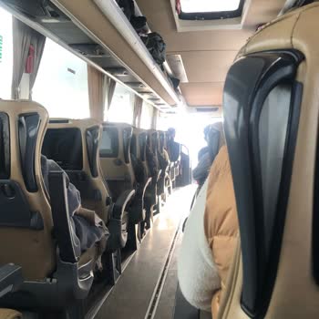 Şoför Yok, Kapısı Açık Ve Isıtıcı Çalışmayan Otobüste Soğukta Bekletilme