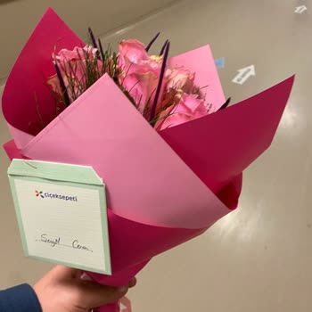 Adıma Gönderilen Solmuş Çiçek İçin Taze Teslimat Talebi