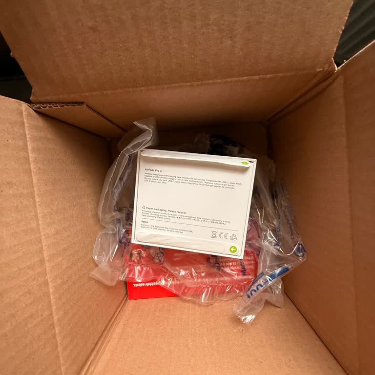 Media Markt'tan Açık Güvenlik Bantlı Kullanılmış Airpods Pro 3 Gönderildi
