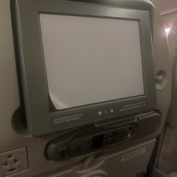 Uçakta Hasarlı Ekranlar Ve Açık Kablolar Güvenlik Riski Oluşturuyor