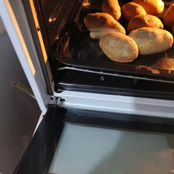 Fırının Tasarım Hataları Yanmaya Ve Izgara Düşmesine Neden Oluyor