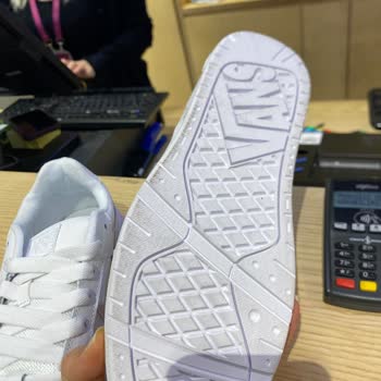 Vans Ayakkabım İki Kez Kirli Ve Kullanılmış Olarak Teslim Edildi