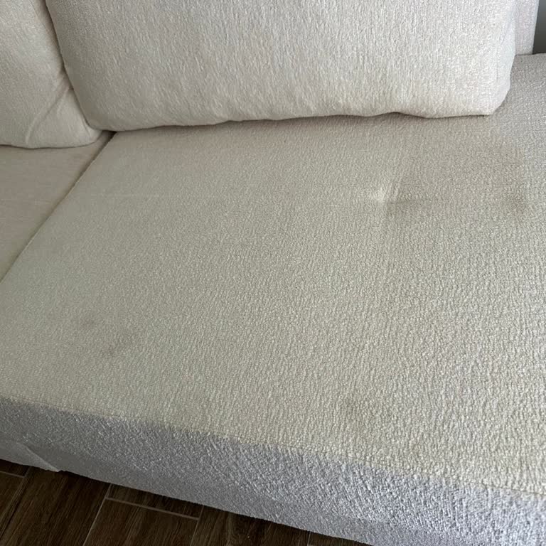 Kirli Ve Kullanılmış Görünen Koltuk, Teslimat Gecikmesi Şikayeti