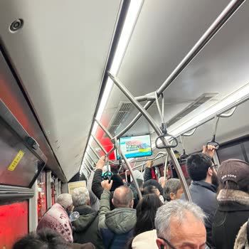 145 Marmaray Hattında Yetersiz Seferler Nedeniyle Yoğunluk Ve Mağduriyet