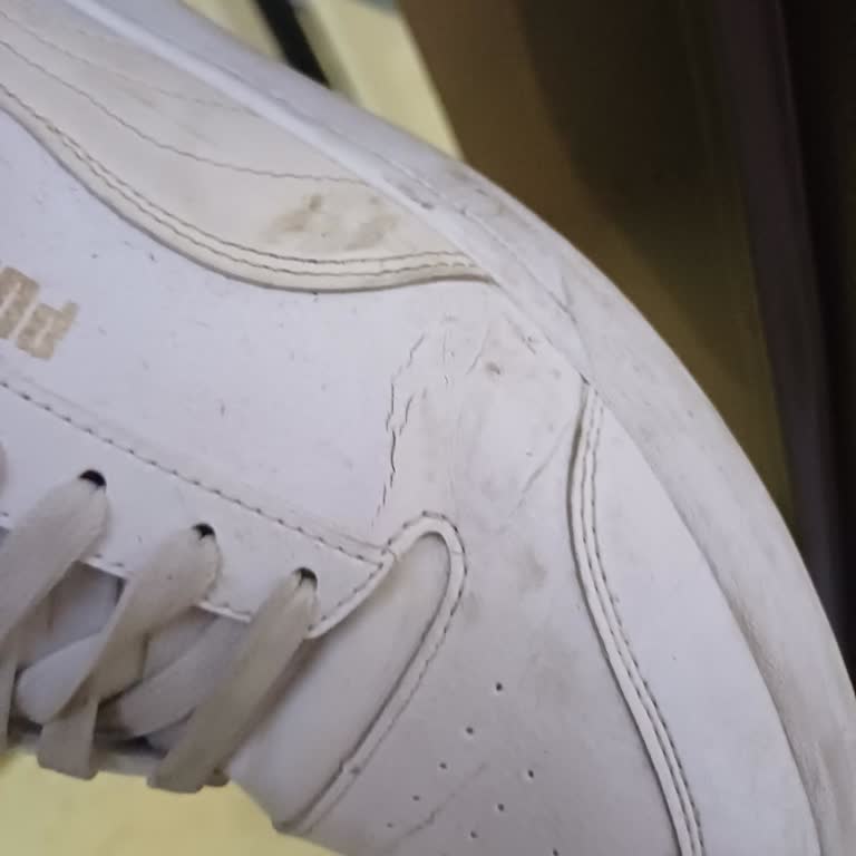 Az Kullanımla Kısa Sürede Çatlayan Ayakkabı Ve Değişim Talebi