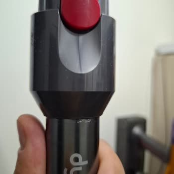 Dyson V12 Süpürgenin Uzun Sap Aparatında Dayanıklılık Sorunu