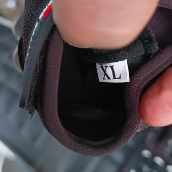 Belgeli Eldiven Yerine Belgesiz Ürün Gönderimi Ve Satıcıdan Yanıtsızlık