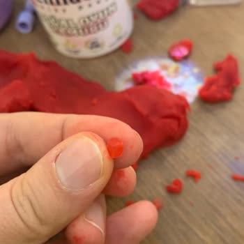 Childgen Oyun Hamurunda Tehlikeli Parçalar Ve İlgisiz Firma Yaklaşımı