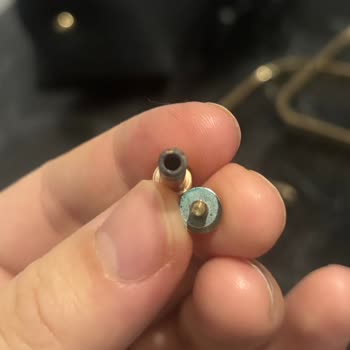 Armine Çantasının Metal Parçalarında Hızlı Oksitlenme Ve Garanti İadesi