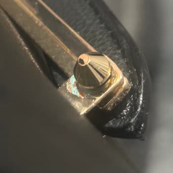 Armine Çantasının Metal Parçalarında Hızlı Oksitlenme Ve Garanti İadesi