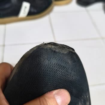 Fahiş Fiyatlara Satılan Skechers Ayakkabıda Kısa Sürede Açılmalar Ve Mağaza Desteği Yok