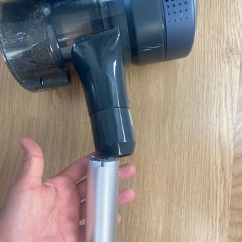 Karaca'dan Aldığım Vantuz Şarjlı Dikey Süpürgem İki Seferdir Tekerleği Ve Boru Kısmı Kırılıyor