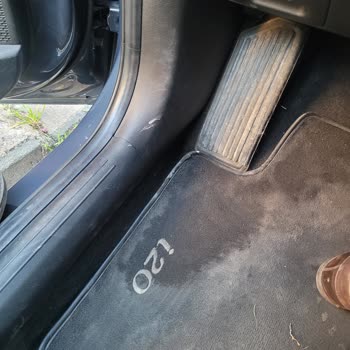 Yükseliş Hyundai Araç Bakımı Sonrası Paspasların Sırılsıklam Teslim Edilmesi