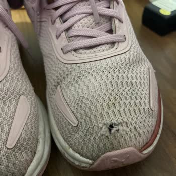 Normal Kullanımda Yırtılan Puma Kadın Koşu Ayakkabısına Üretim Hatası Şikayeti