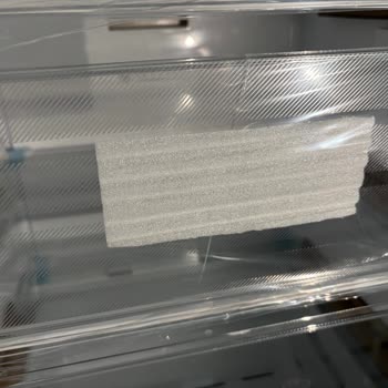 Teslim Edilen Dondurucunun Raf Kapaklarındaki Lekeler Ve Kırık İçin Değişim Talebi