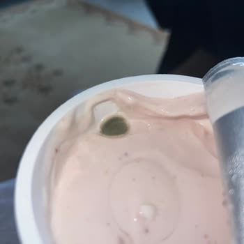 Açılmamış Sek Yoğurtta Bebek Sağlığına Tehdit Eden Küf Tabakası