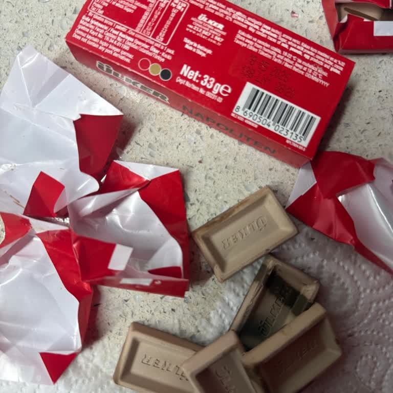 Ülker Napoliten Çikolatalarında Bayat Ve Bozulmuş Kalite Şikayeti