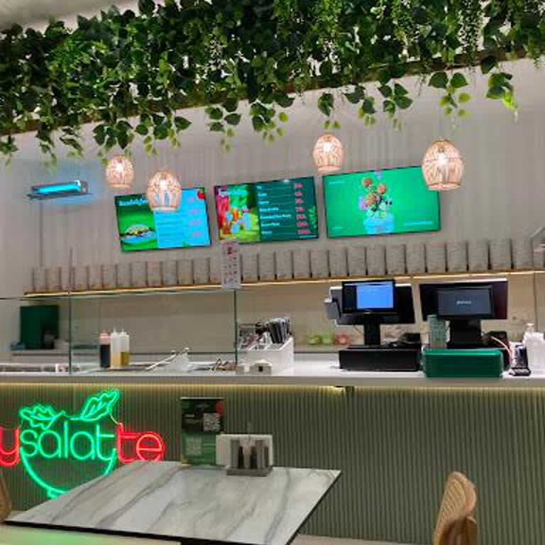 My Salatte Trump AVM Şubesindeki Çalışanın Kaba ve İlgisiz Tutumu