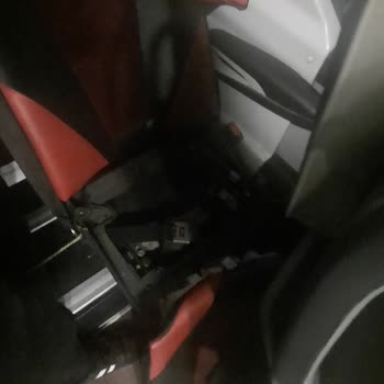 Kırık Koltukta Güvensiz Yolculuk Ve Saygısız Personel Davranışı