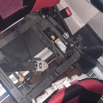 Kırık Koltukta Güvensiz Yolculuk Ve Saygısız Personel Davranışı