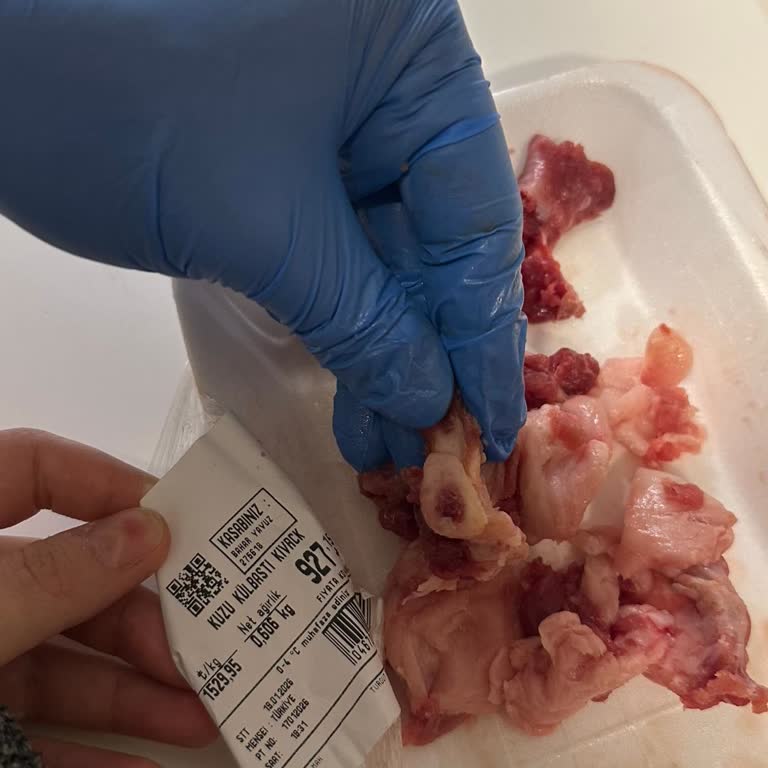 Migros Kuzu Külbastı Ürünün İçinde Kemik Parçaları Bulundu