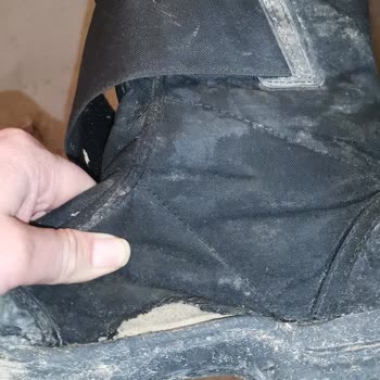 Az Kullanılmış Botta Dikiş Yırtılması Ve Değişim Talebi