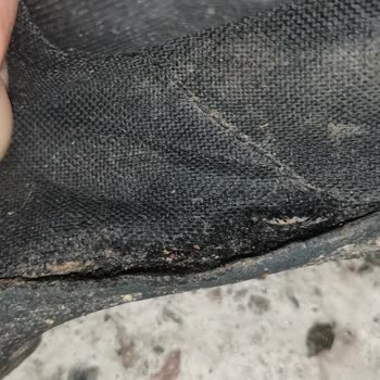 Az Kullanılmış Botta Dikiş Yırtılması Ve Değişim Talebi