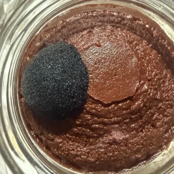 Tat Salça Kavanozunun İçinde Büyük Bir Küf Parçası İle Karşılaştım