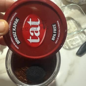 Tat Salça Kavanozunun İçinde Büyük Bir Küf Parçası İle Karşılaştım