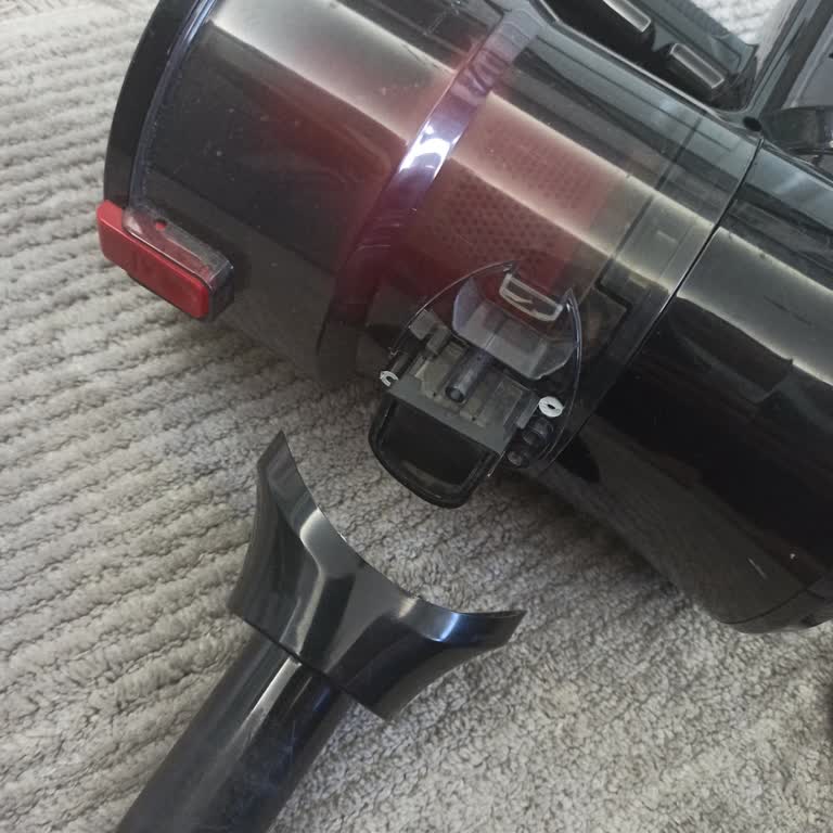 Stilevs Anka S Dikey Süpürge Plastik Parçası Bir Ayda Kırıldı, Garanti Reddi Ve Ücret Talebi