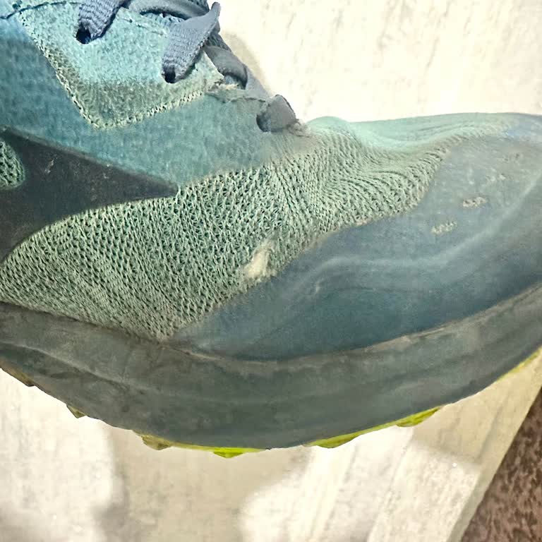 Mizuno Wave Rider GTX Ayakkabısında Kenar Yırtılması