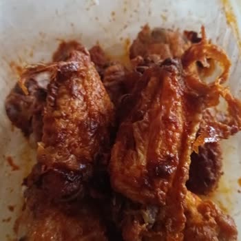 Köfteci Yusuf Kasap Bölümünde Çiğ Kanat Ve Hijyen Eksikliği